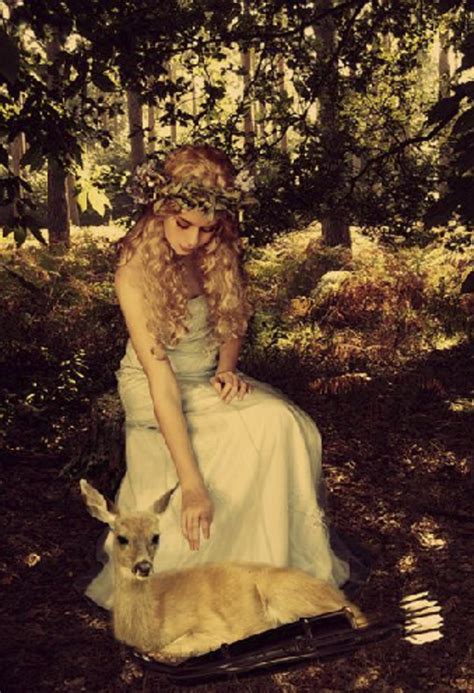 Artemis :: Greek Goddess of the Hunt and the Moon .